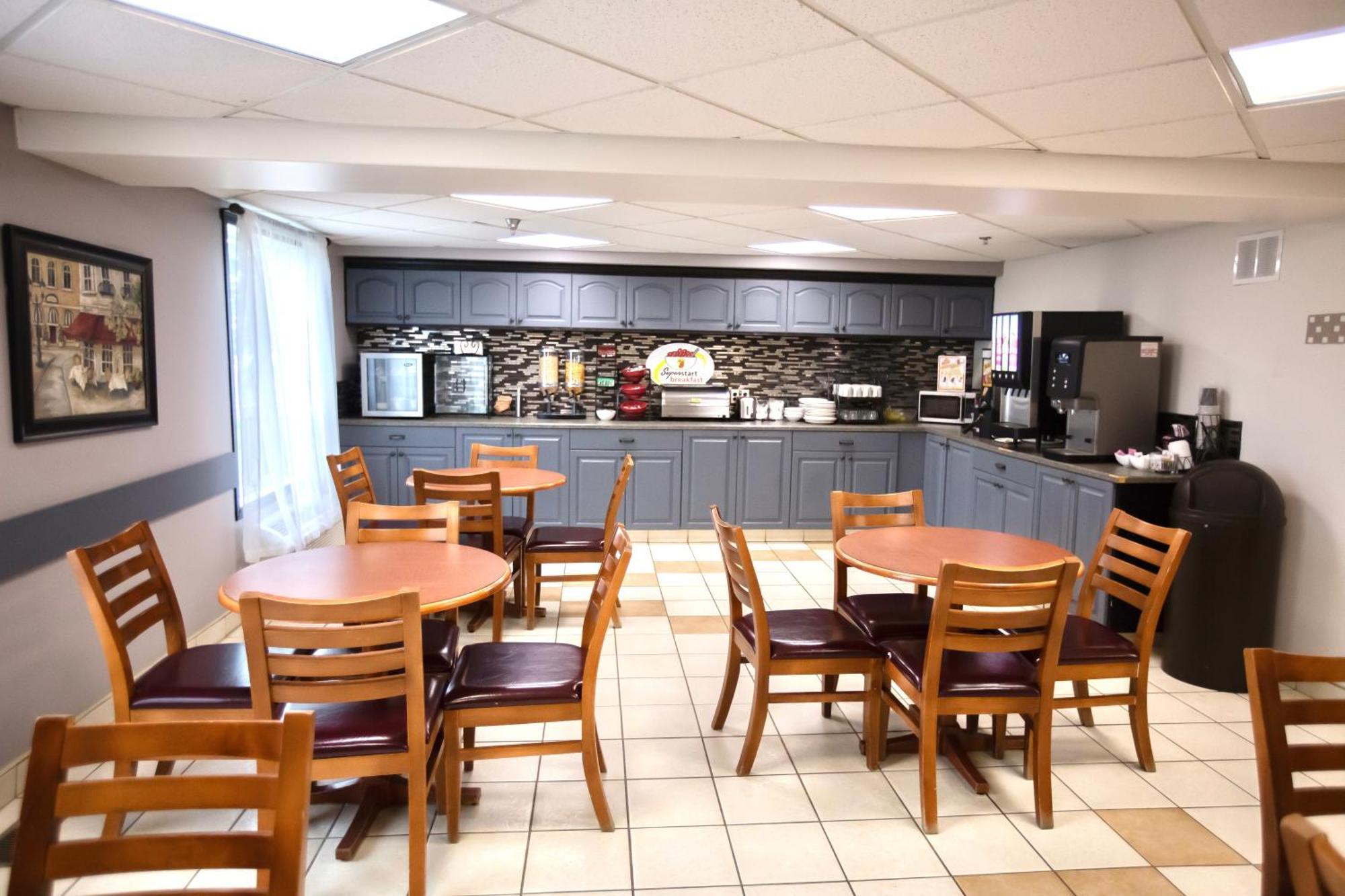 Super 8 By Wyndham Whitecourt Hotel Eksteriør billede