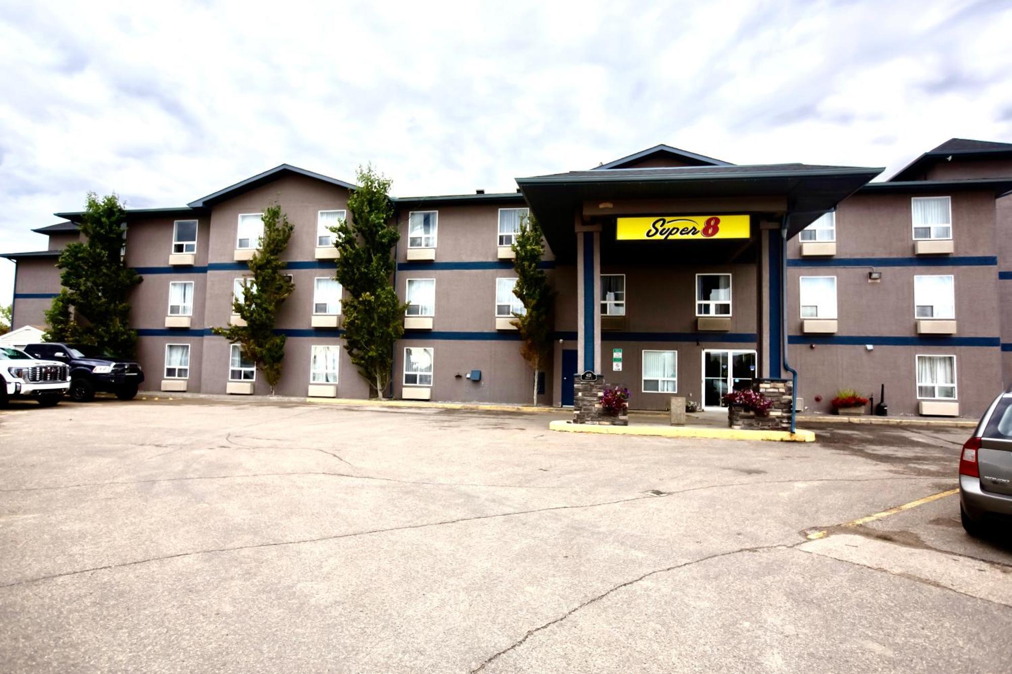 Super 8 By Wyndham Whitecourt Hotel Eksteriør billede