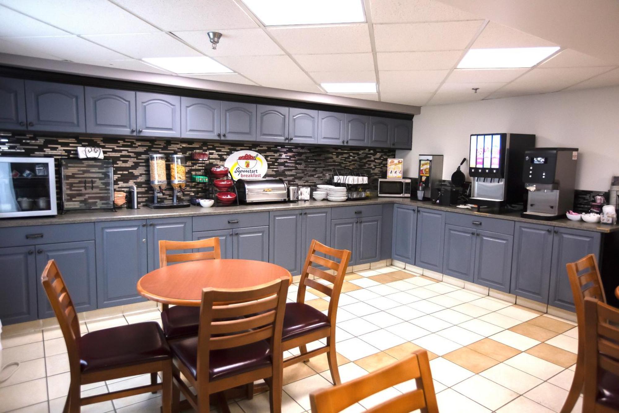 Super 8 By Wyndham Whitecourt Hotel Eksteriør billede
