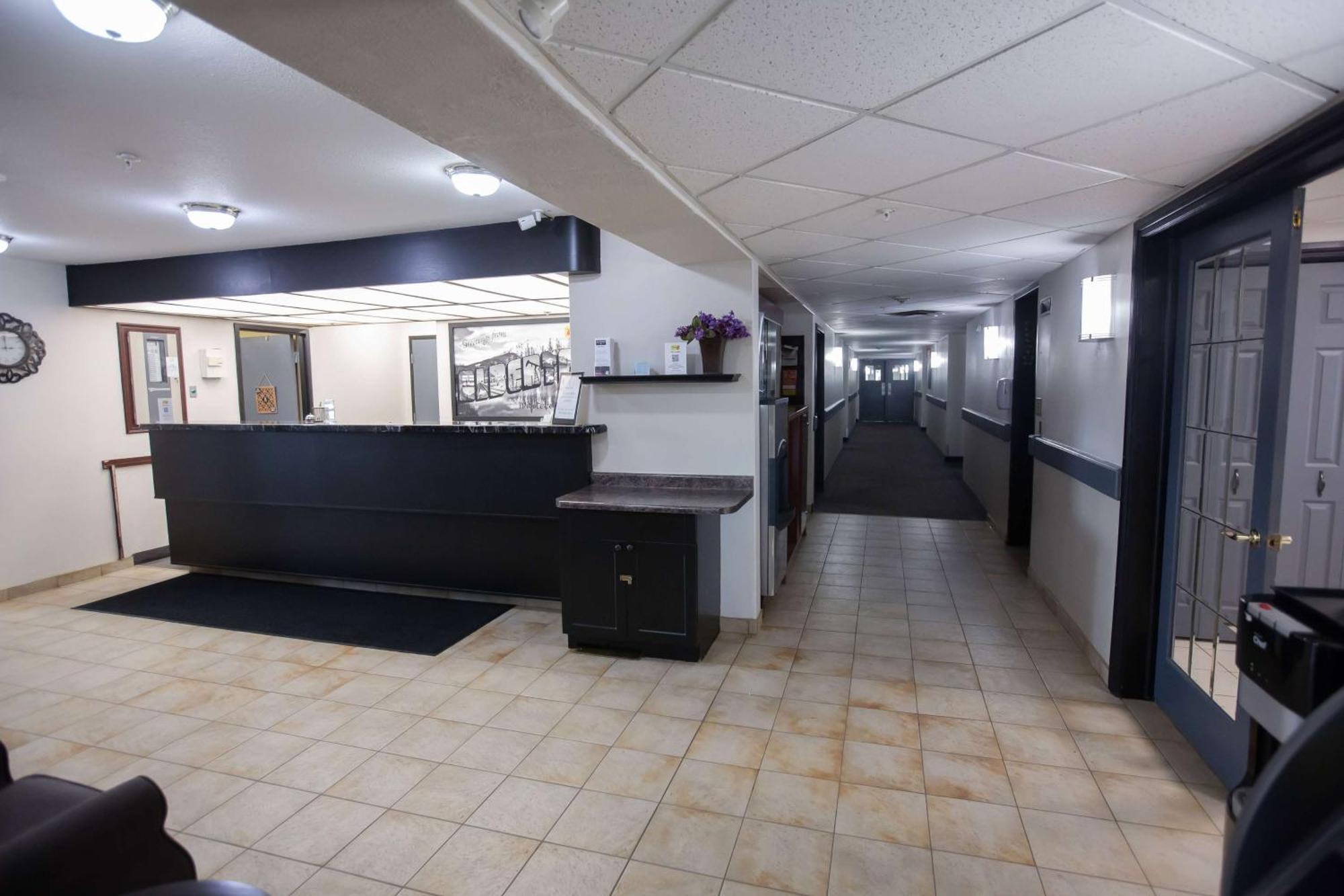 Super 8 By Wyndham Whitecourt Hotel Eksteriør billede